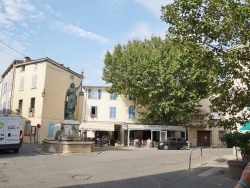 Photo paysage et monuments, Besse-sur-Issole - le Village