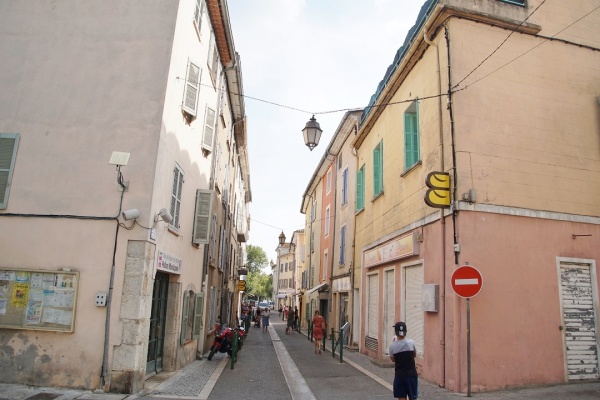 Photo Besse-sur-Issole - le Village