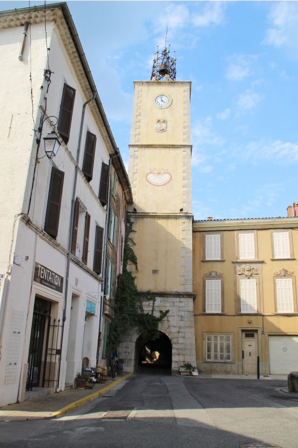 Photo Besse-sur-Issole - église Sainte Madeleine