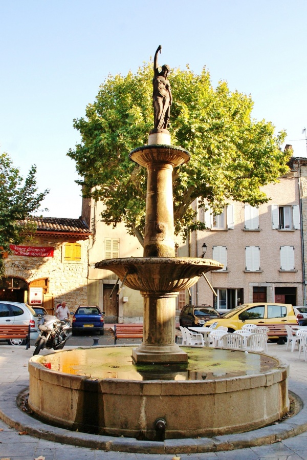 Photo Carcès - la fontaine