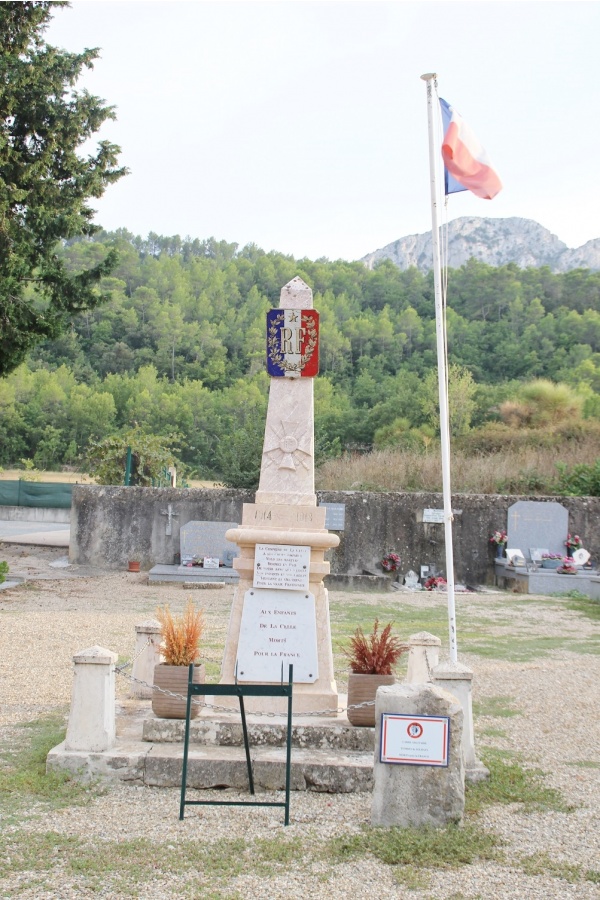 Photo La Celle - le monument aux morts