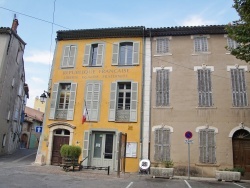 Photo paysage et monuments, Correns - la Mairie