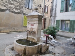 Photo paysage et monuments, Correns - la fontaine