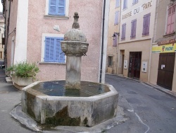 Photo paysage et monuments, Correns - la fontaine