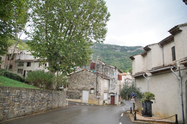 Photo Mazaugues - le village