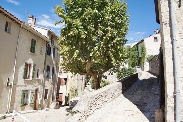 Photo Méounes-lès-Montrieux - Le Village