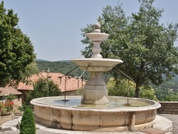 Photo paysage et monuments, Moissac-Bellevue - la fontaine