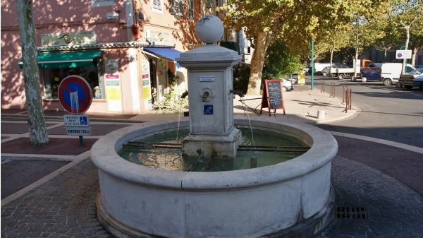Photo Le Muy - la fontaine