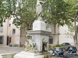 Photo paysage et monuments, Néoules - la fontaine