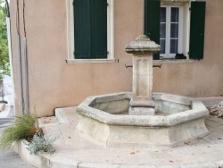 Photo paysage et monuments, Néoules - la fontaine