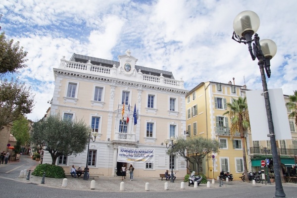 Photo Ollioules - la mairie