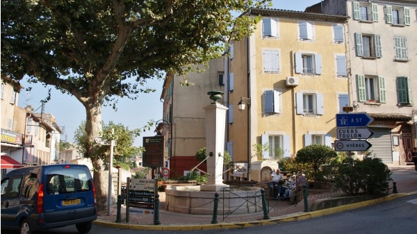 Photo Pierrefeu-du-Var - la commune