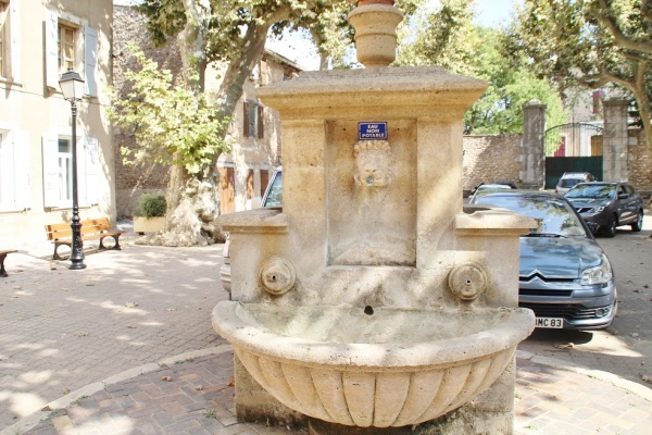 Photo Pourcieux - la fontaine