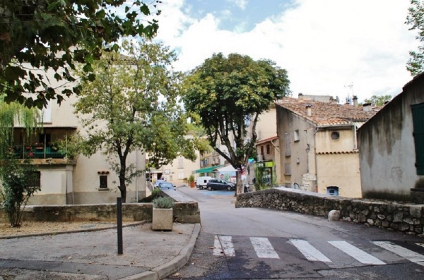 Photo La Roquebrussanne - Le Village