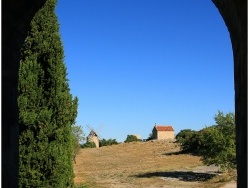 Photo paysage et monuments, Saint-Julien - Porte d'entrée ( ou sortie ) ouest du village.