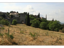 Photo paysage et monuments, Saint-Julien - Vieux village perché sur un promontoire.