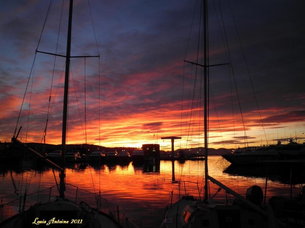 Photo Saint-Tropez - Coucher de soleil sur le port.
