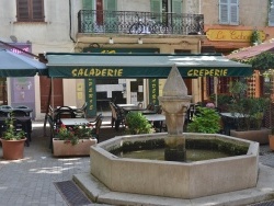 Photo paysage et monuments, Salernes - la fontaine