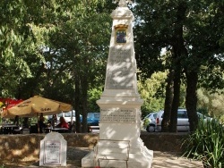 Photo paysage et monuments, Sillans-la-Cascade - le monument aux morts