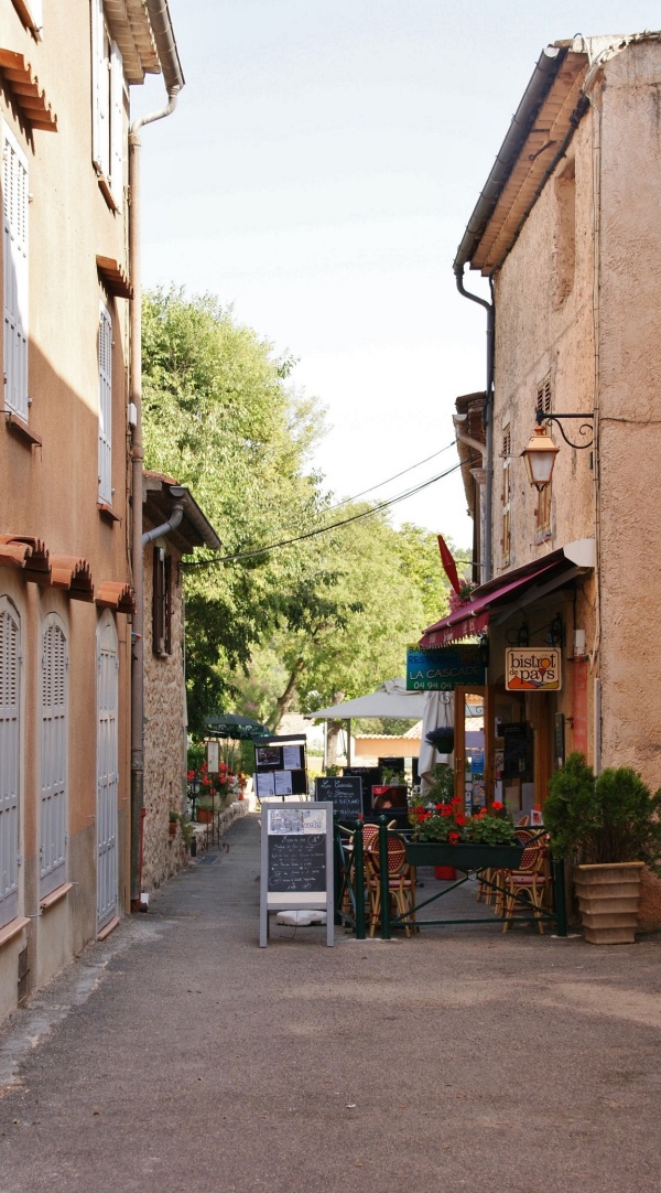 Photo Sillans-la-Cascade - la commune