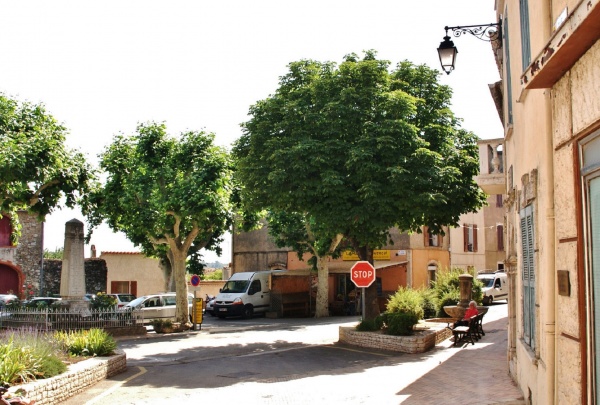Photo Tavernes - Le Village