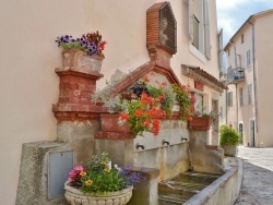 Photo paysage et monuments, Tourrettes - la fontaine