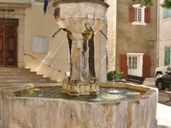 Photo paysage et monuments, Varages - la fontaine