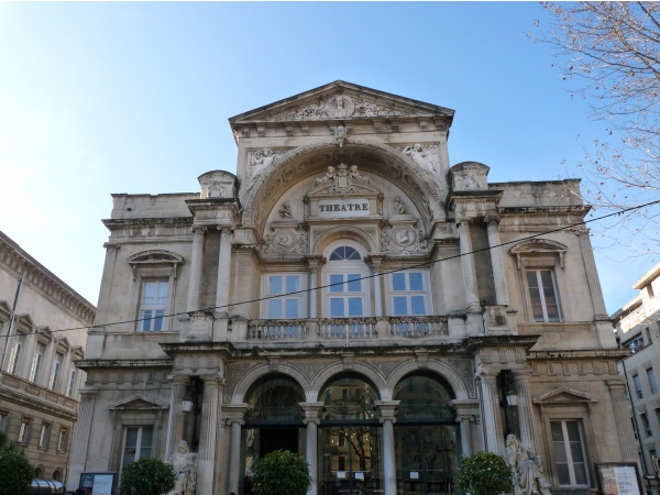 Photo Avignon - le theatre d'avignon place de l'horloge