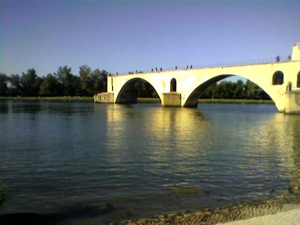 Sur le Pont d'Avignon .