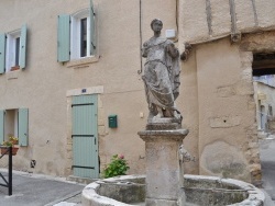 Photo paysage et monuments, La Bastide-des-Jourdans - la fontaine