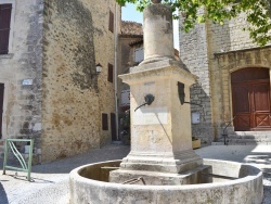 Photo paysage et monuments, Beaumont-de-Pertuis - la fontaine