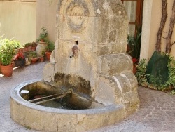 Photo paysage et monuments, Beaumont-de-Pertuis - la fontaine