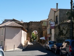 Photo paysage et monuments, Châteauneuf-du-Pape - entrée du village