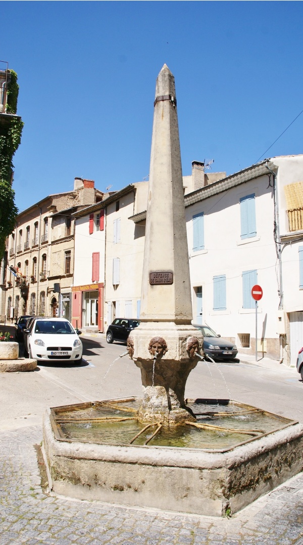 Photo Cucuron - la fontaine