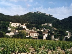 Photo paysage et monuments, Gigondas - Vue du village de Gigondas les Dentelles de Montmirail