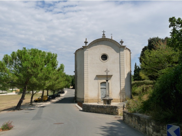 Photo Maubec - église a l'entrée du village, direction oppède- le- vieux.