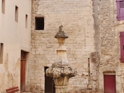 Photo paysage et monuments, Pernes-les-Fontaines - la fontaine