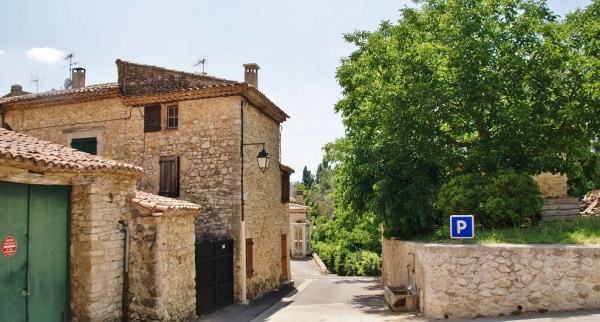 Photo Peypin-d'Aigues - la commune