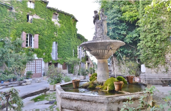 Photo Saignon - la fontaine