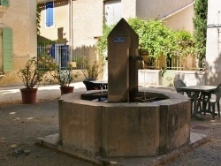 Photo paysage et monuments, Saint-Martin-de-la-Brasque - la fontaine