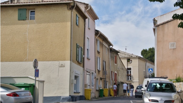 Photo Saint-Saturnin-lès-Avignon - le village