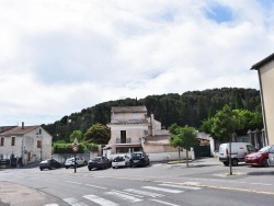 Photo paysage et monuments, Saint-Saturnin-lès-Avignon - le village