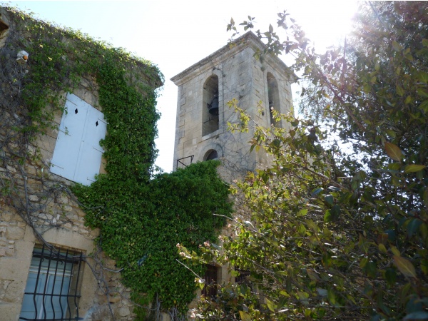 Photo Taillades - l'église qui surplombe  le village