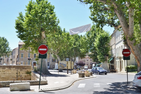 Photo La Tour-d'Aigues - la commune