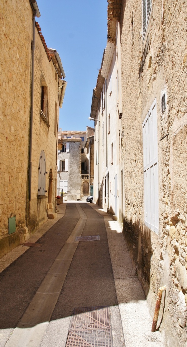 Photo La Tour-d'Aigues - la commune