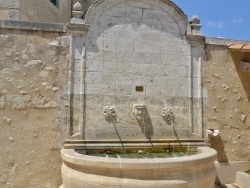 Photo paysage et monuments, Vitrolles-en-Lubéron - la fontaine