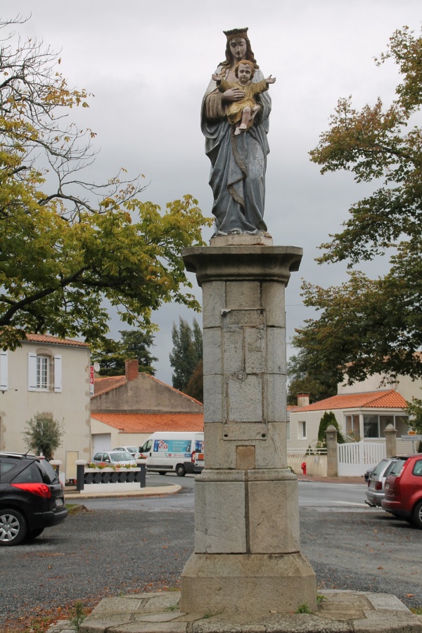 Photo Beaulieu-sous-la-Roche - Statue