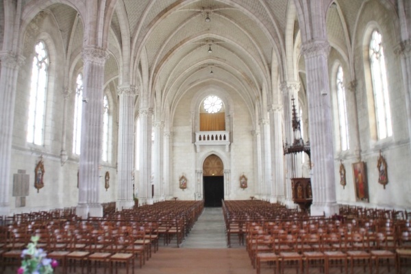 Photo Le Champ-Saint-Père - église Saint Pierre