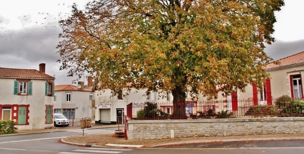 Photo Grosbreuil - La Commune