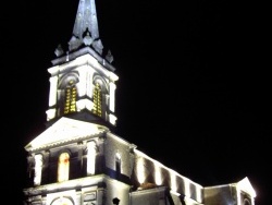 Photo paysage et monuments, L'Île-d'Elle - L'église ST HILAIRE  de nuit